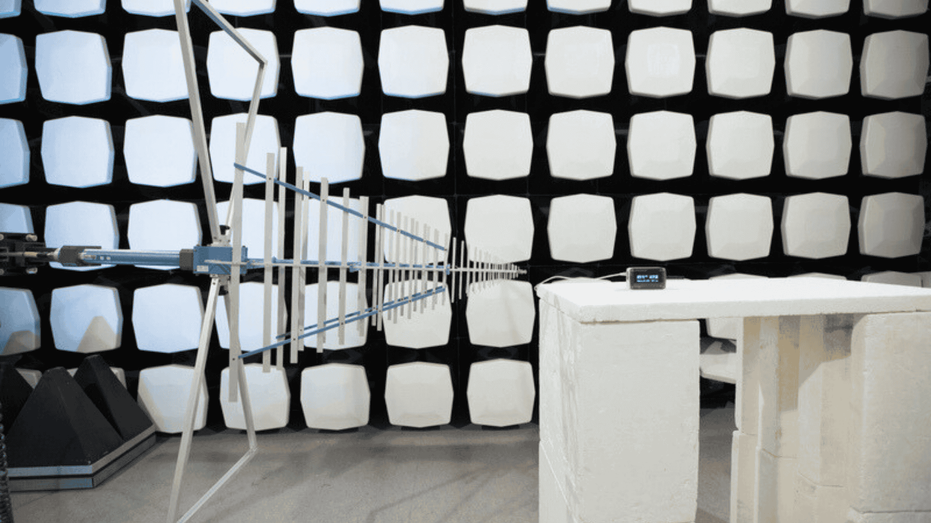EMC and RF testing chamber