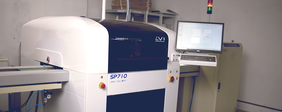 SpeedPrint SP710 applying solder paste