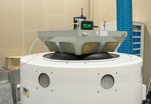 Vibrationstest af elektronik hos EKTOS TRS